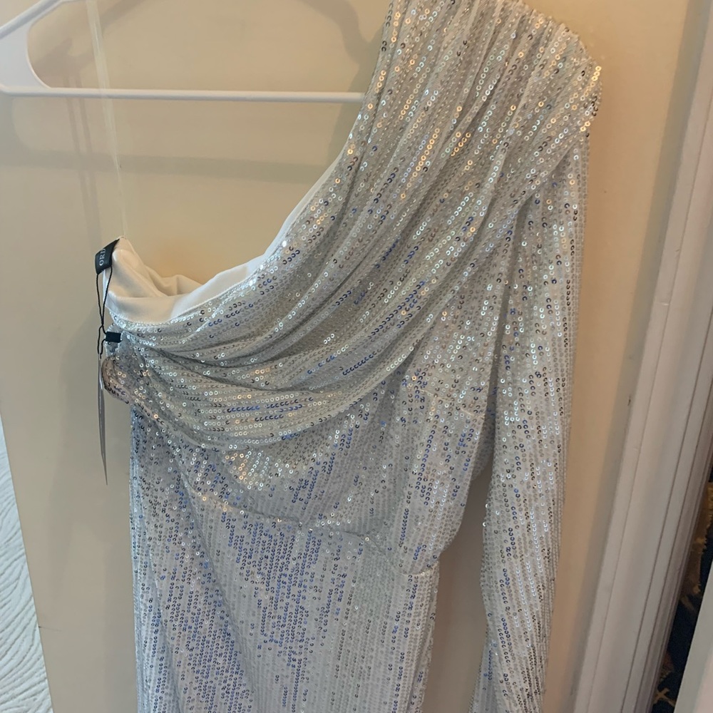 WHITE SEQUENCE GOWN 🤍 - Picture 7 of 7